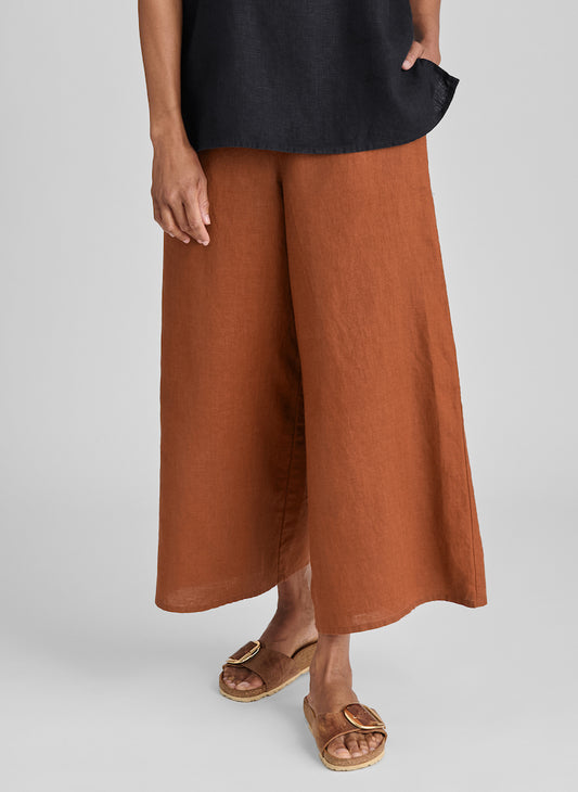 Sociable Floods, shown in Canyon, size Small on 5'10" model.