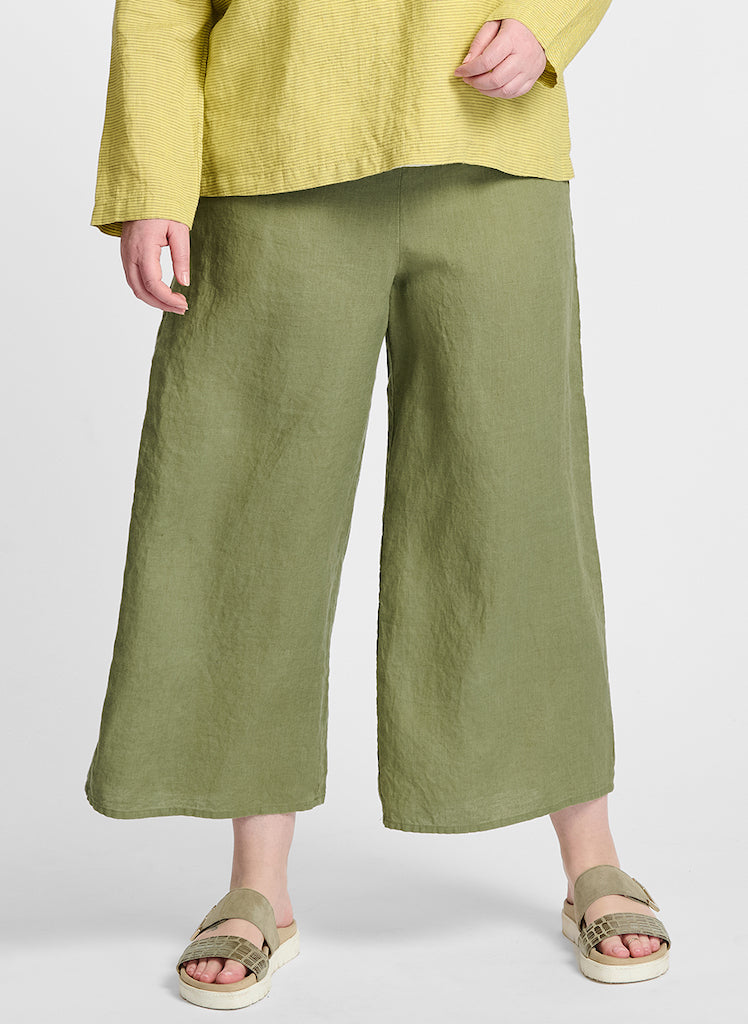 Sociable Flood, shown in solid Rosemary. Model is 5'9" tall, wearing size Medium.