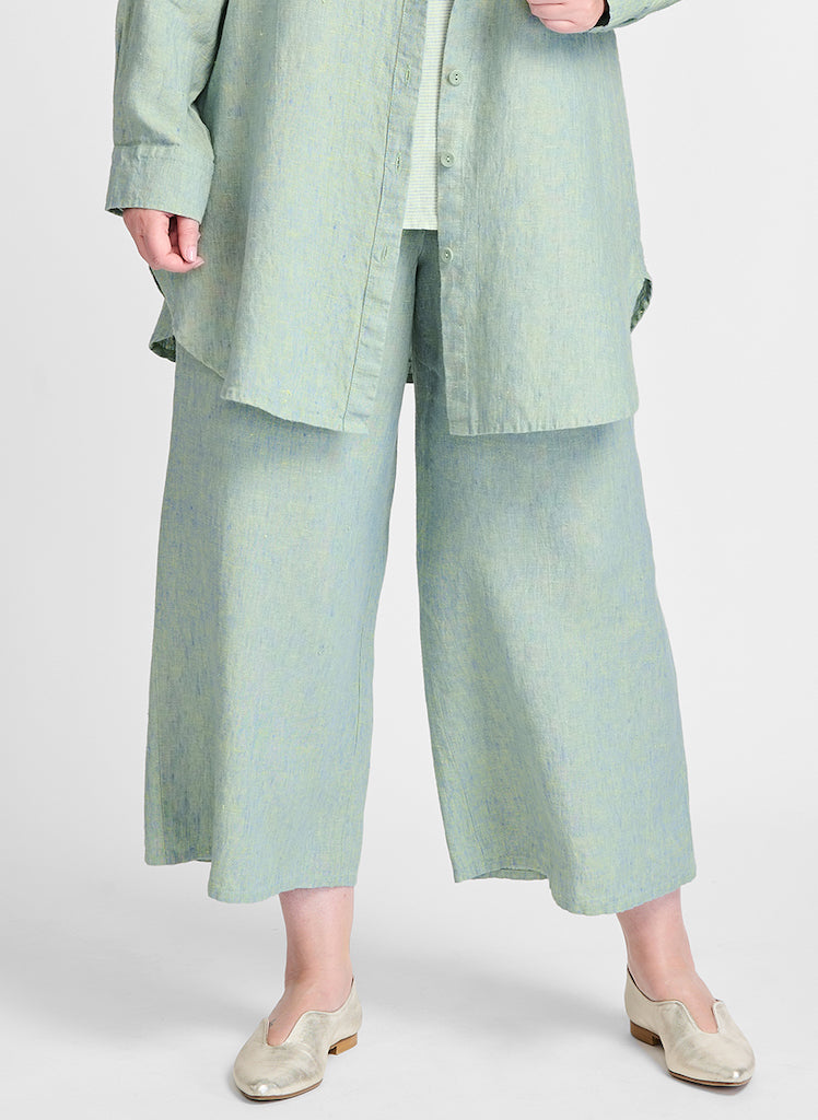 Sociable Flood, shown in Grassy Yarn Dye. Model is 5'9" tall, wearing size Medium. 100% Yarn Dyed Linen (two-tone).
