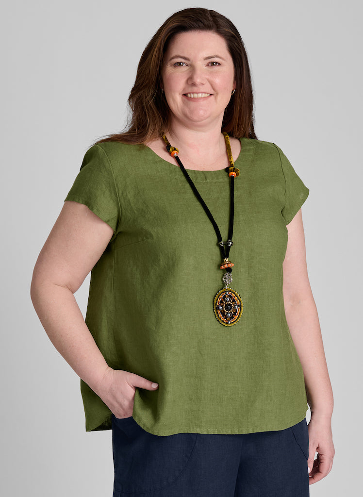 Tuck Back Tee, shown in Fern, size Medium.  (pintuck detail on the reverse) 100% European Linen.