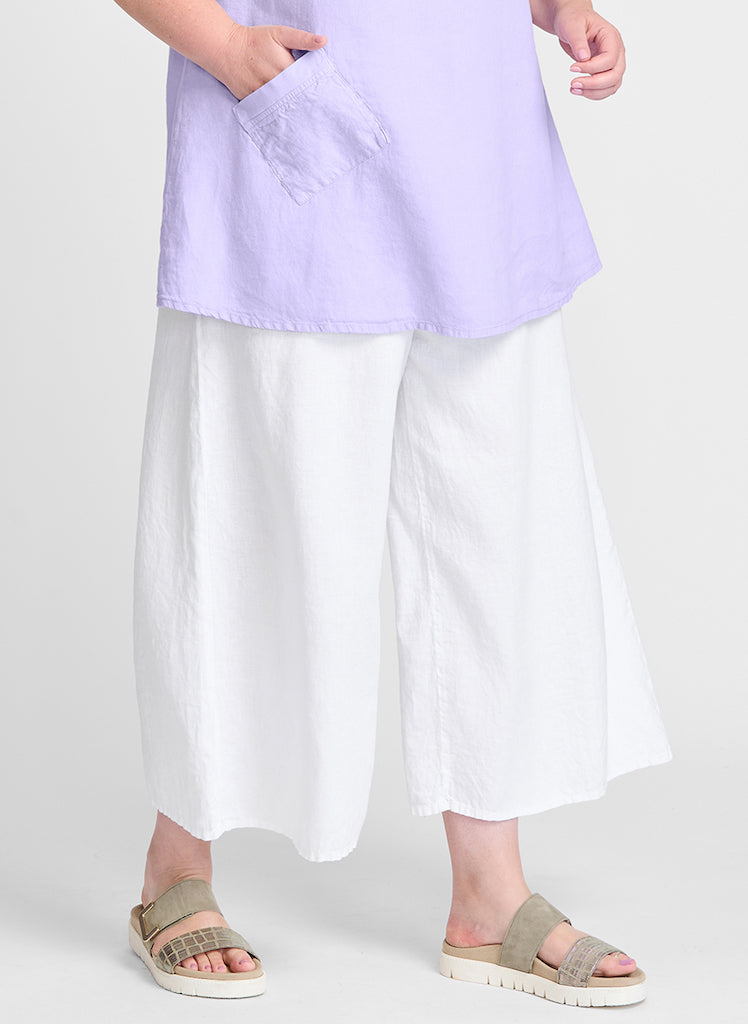 Midtown Floods, shown in White.  Model is 5'9" tall, wearing size Medium.