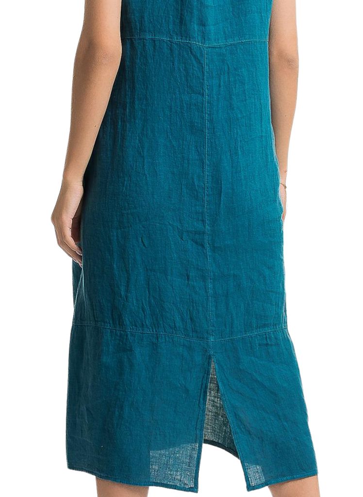 Featuring the horizontal and vertical seam detail on the back for a flattering fit and added structure to keep the shape.  The long centered hem slit, for added movement.  Lands mid-calf on the 5'9" model, but it will be more of a maxi length if you are shorter.
