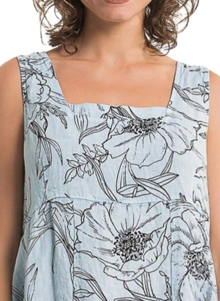 Featuring square neckline, wide shoulder straps, and an empire waist