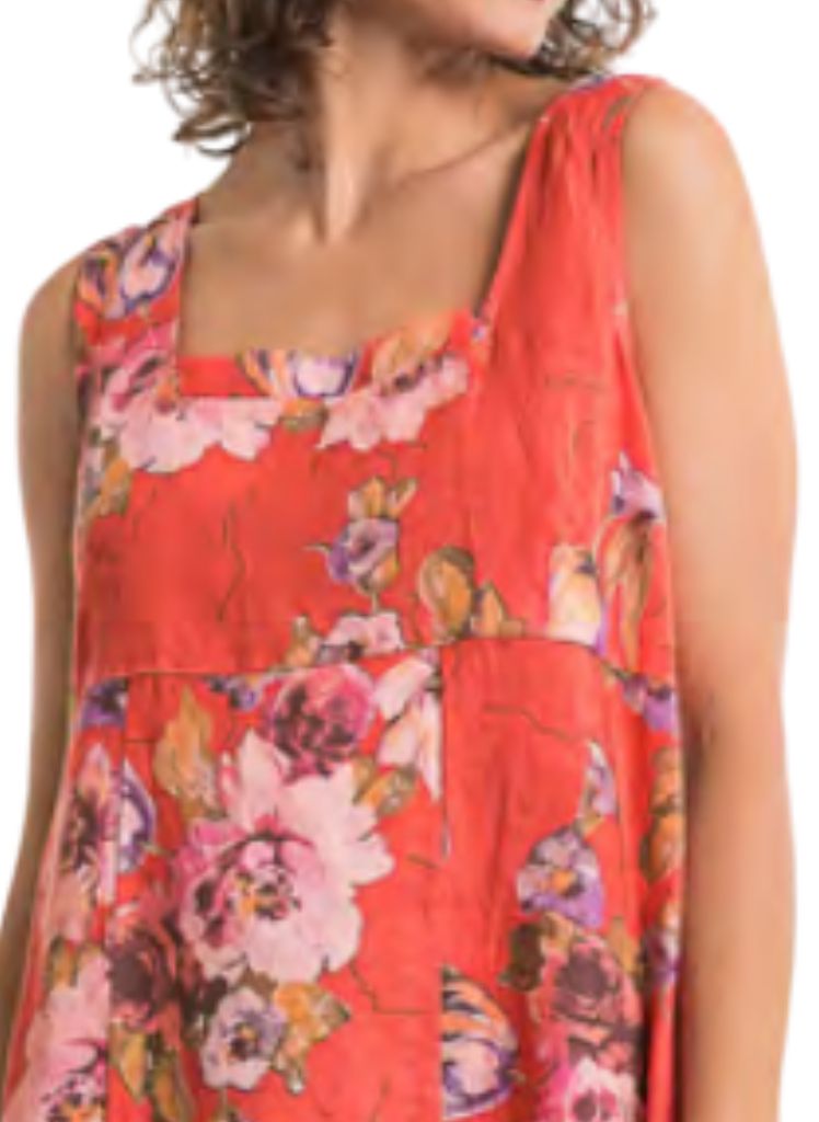 Featuring square neckline, wide shoulder straps, and an empire waist